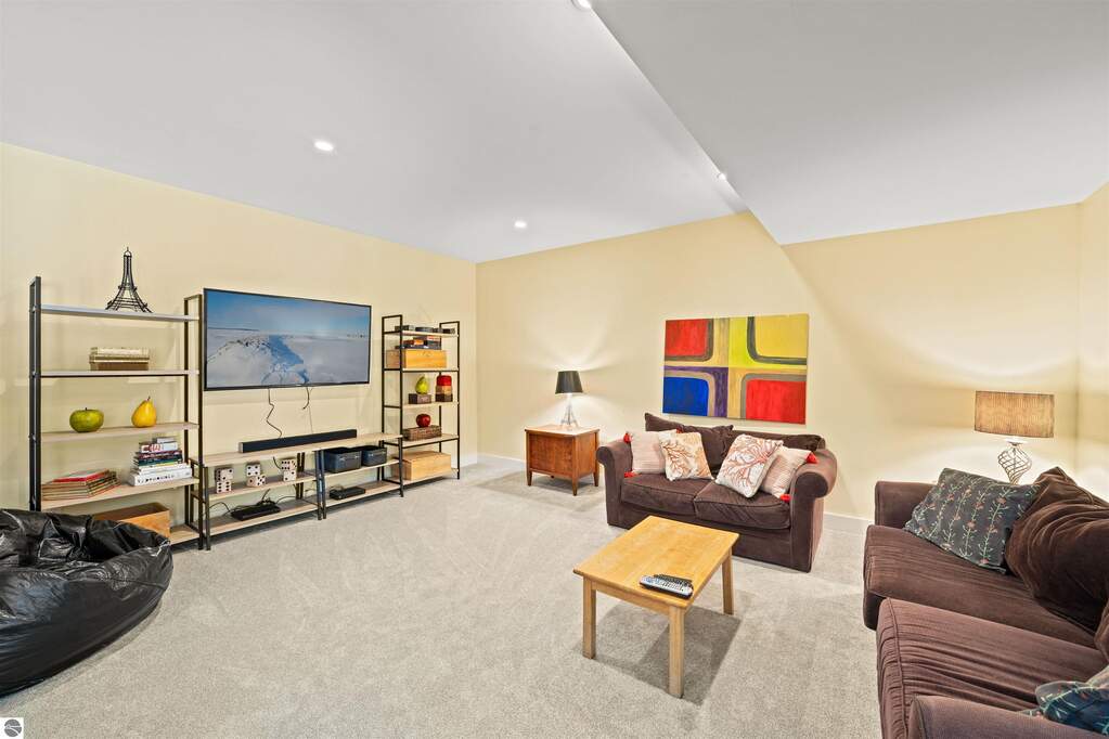 5 Bedroom Single Family Home/House's Image 34
