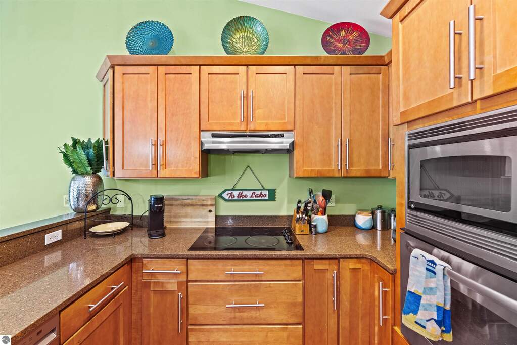 5 Bedroom Single Family Home/House's Image 3