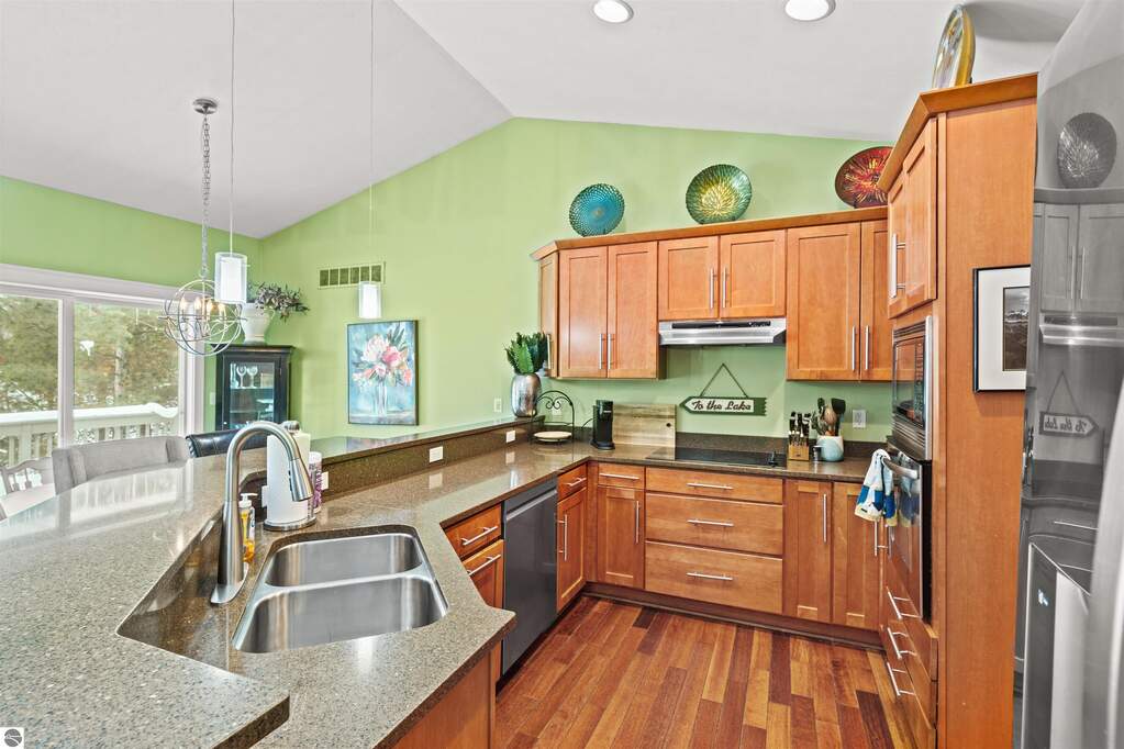 5 Bedroom Single Family Home/House's Image 4