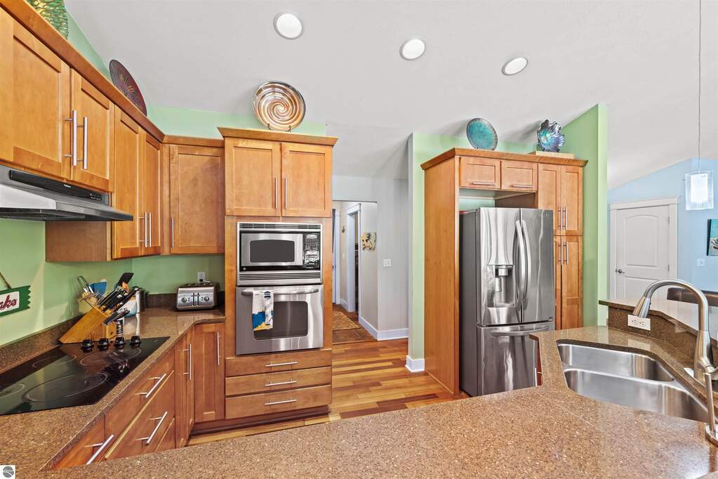 5 Bedroom Single Family Home/House's Image 6