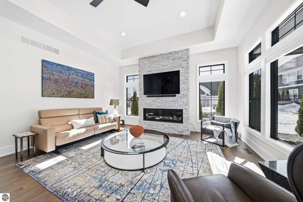 4 Bedroom Single Family Home/House's Image 7