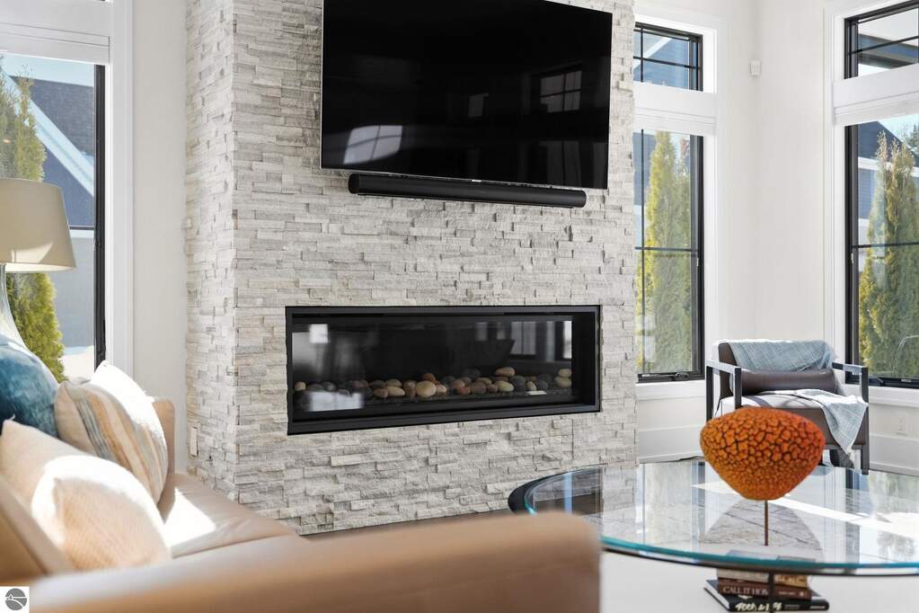 4 Bedroom Single Family Home/House's Image 8