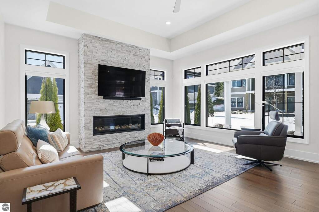 4 Bedroom Single Family Home/House's Image 9