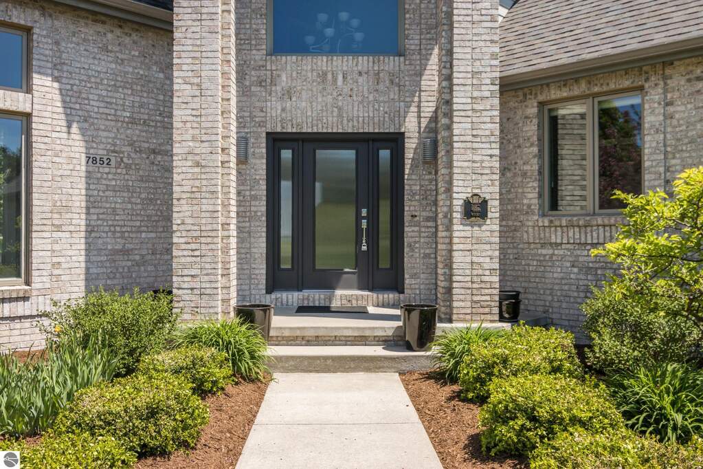 4 Bedroom Single Family Home/House's Image 7