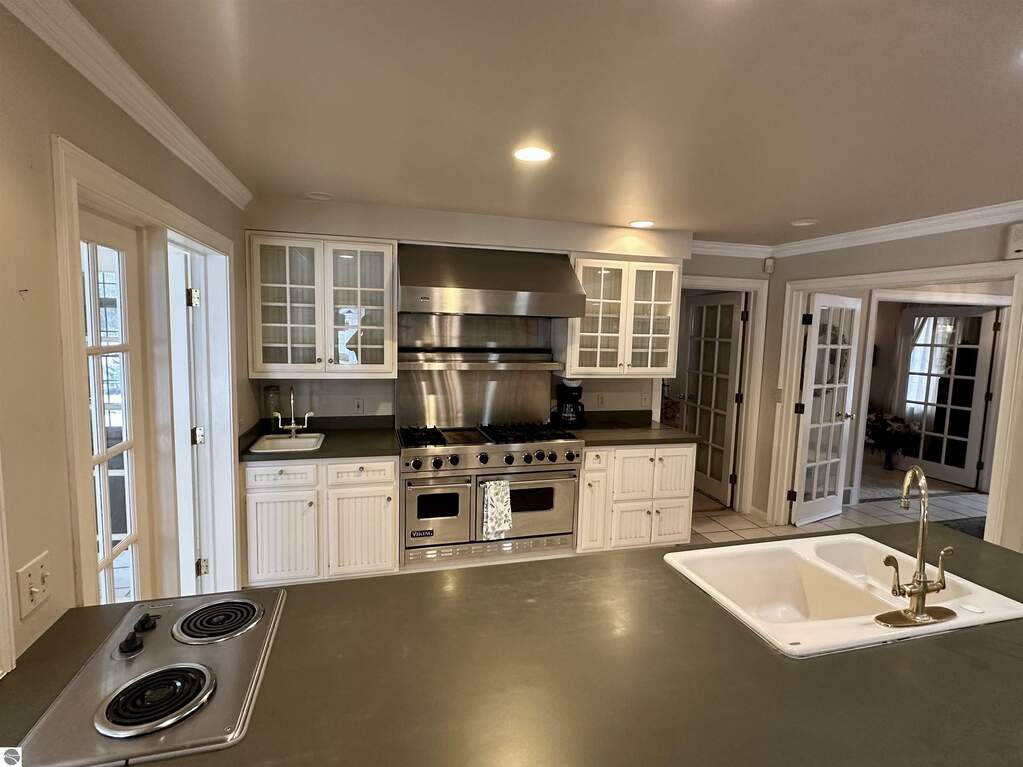 4 Bedroom Single Family Home/House's Image 28