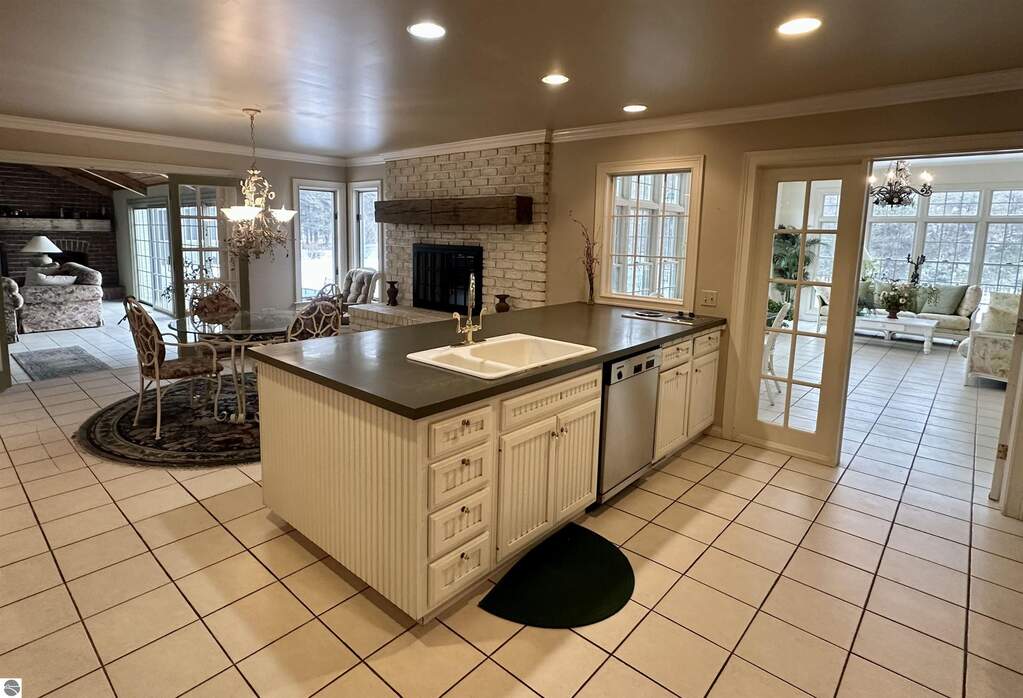 4 Bedroom Single Family Home/House's Image 34