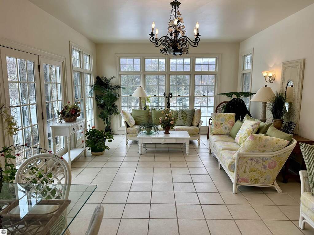 4 Bedroom Single Family Home/House's Image 37