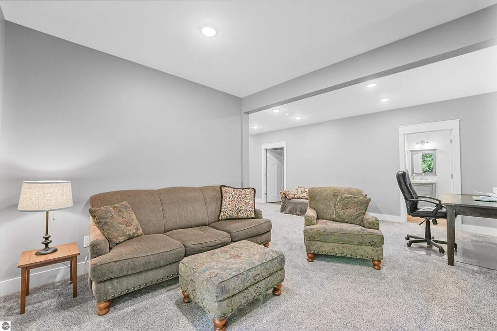 3 Bedroom Single Family Home/House's Image 32