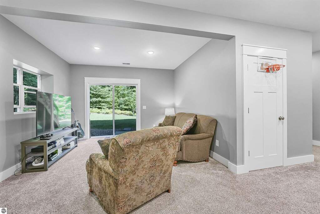 3 Bedroom Single Family Home/House's Image 35