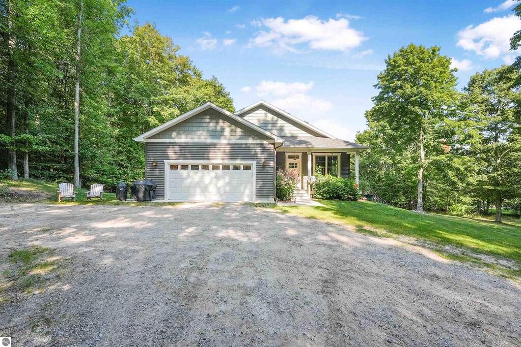 3 Bedroom Single Family Home/House's Image 38