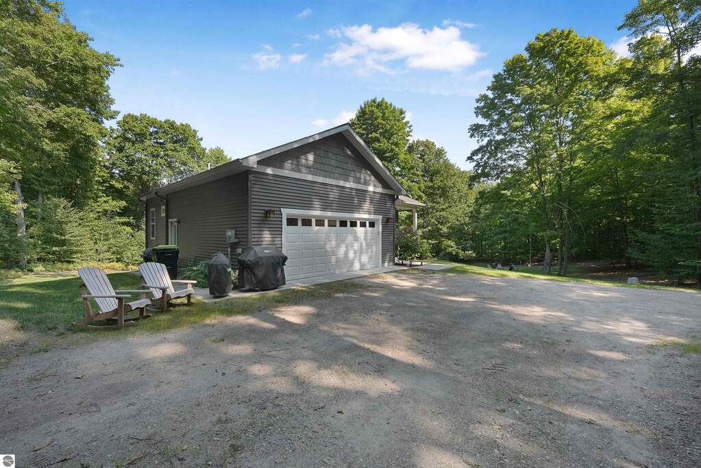 3 Bedroom Single Family Home/House's Image 49