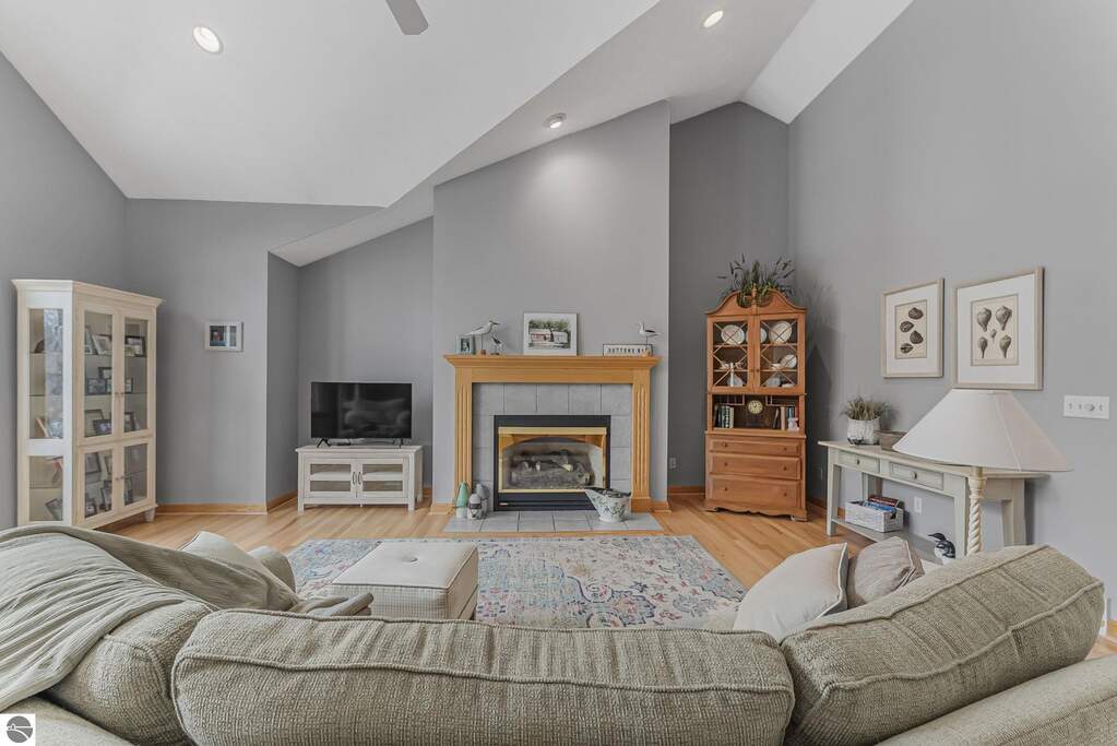 4 Bedroom Single Family Home/House's Image 18