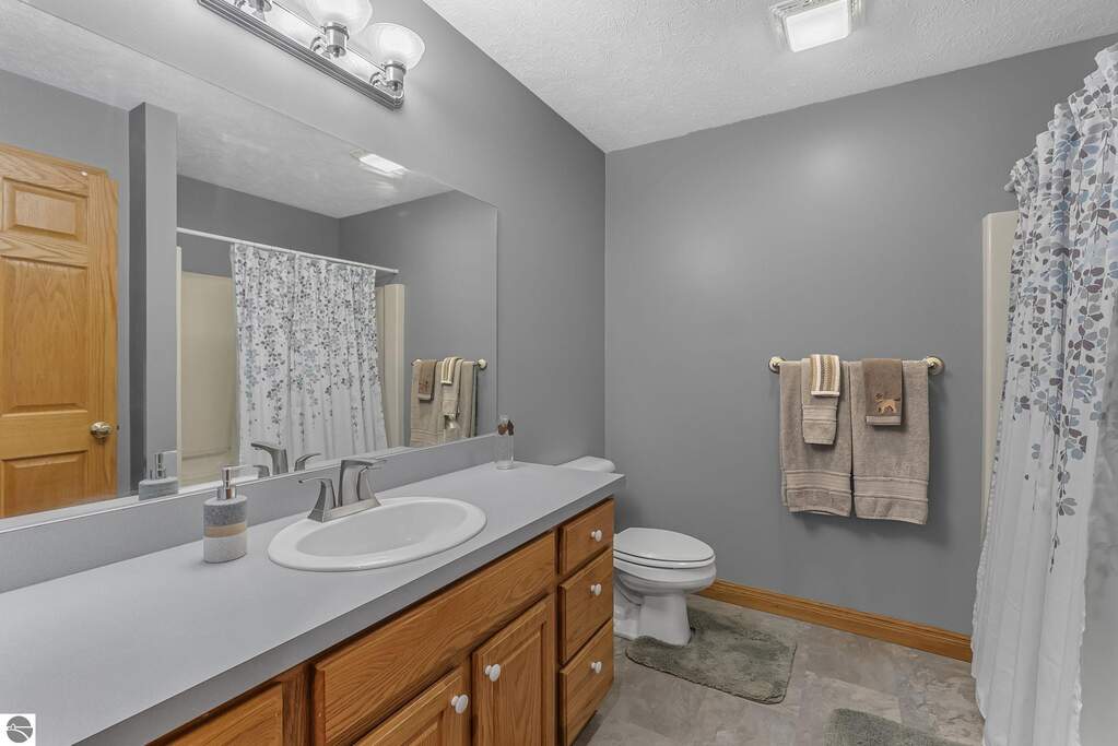 4 Bedroom Single Family Home/House's Image 32