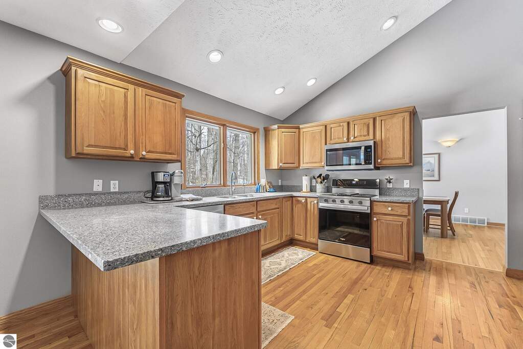 4 Bedroom Single Family Home/House's Image 3