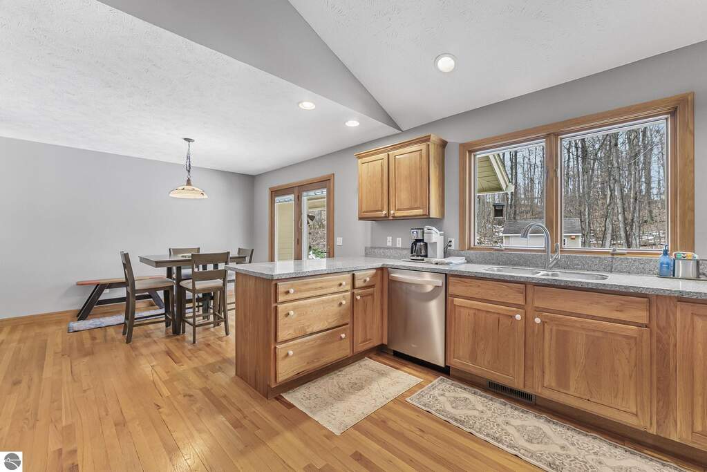 4 Bedroom Single Family Home/House's Image 6