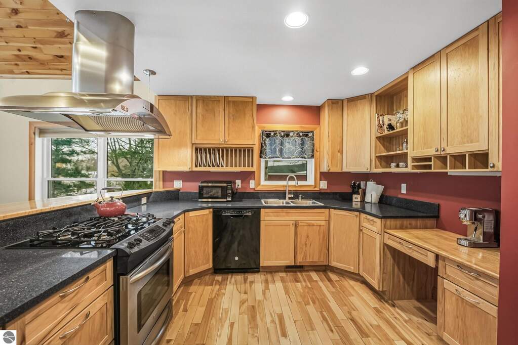 4 Bedroom Single Family Home/House's Image 16