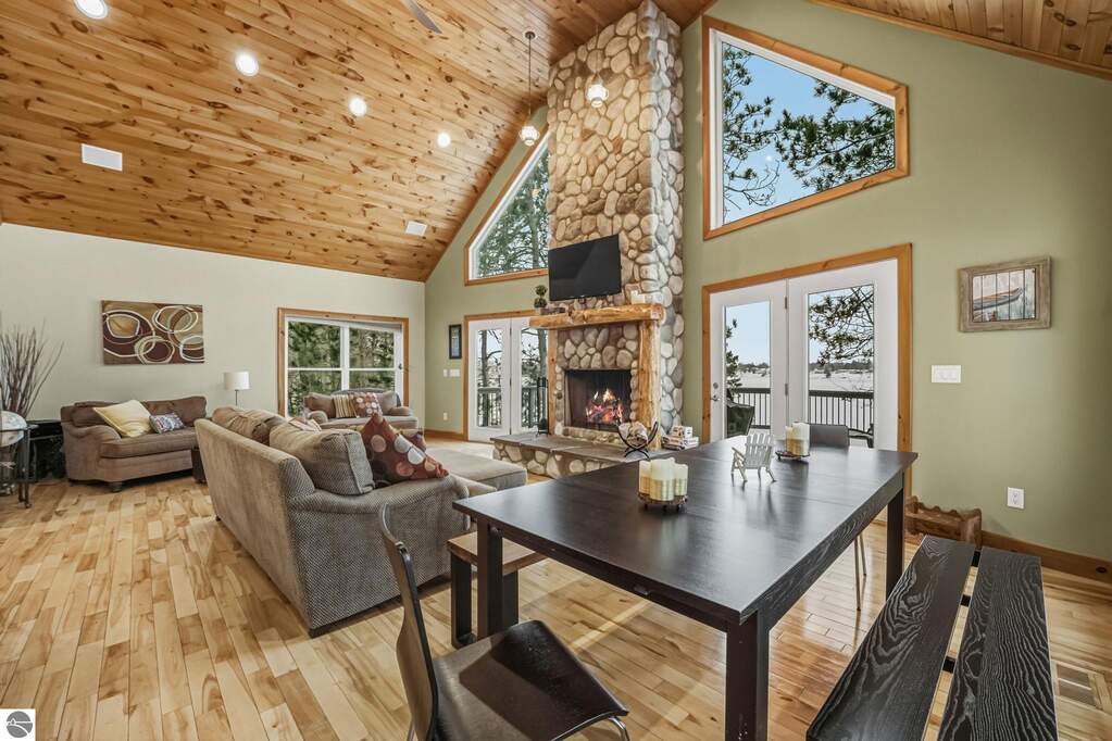 4 Bedroom Single Family Home/House's Image 28