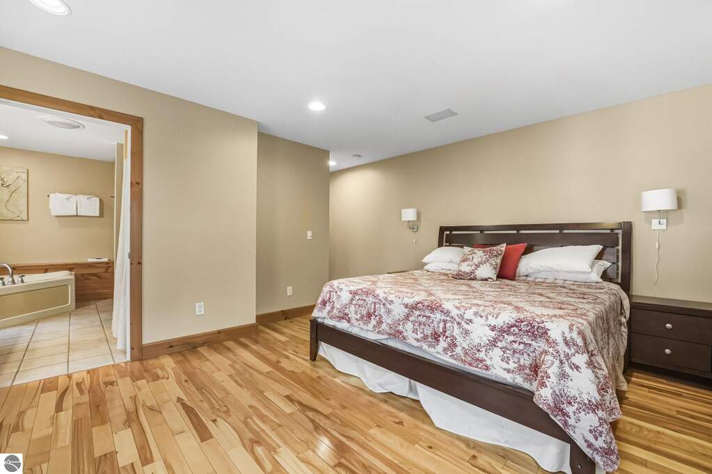4 Bedroom Single Family Home/House's Image 32