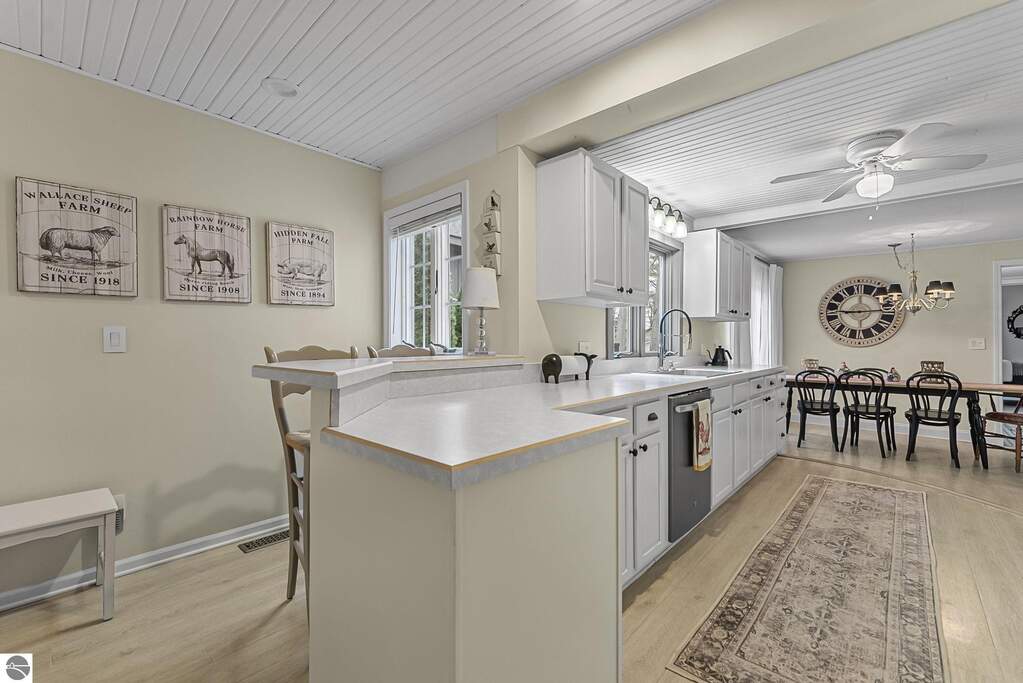 4 Bedroom Single Family Home/House's Image 14