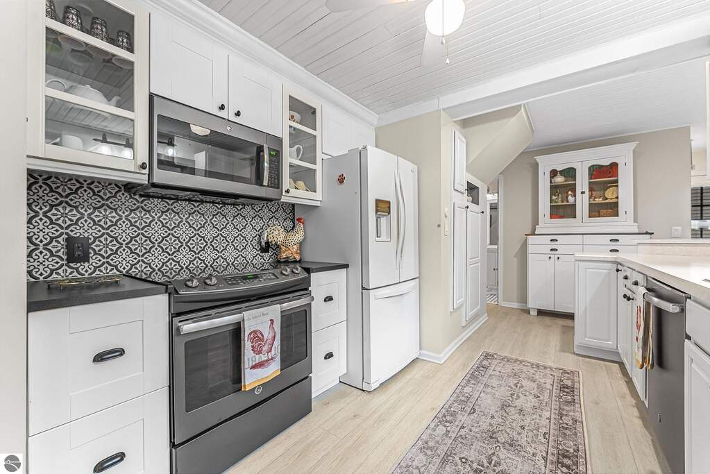 4 Bedroom Single Family Home/House's Image 18
