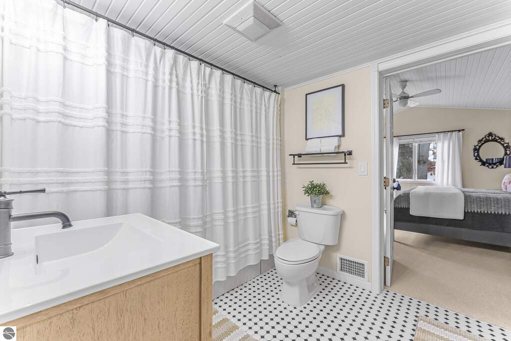 4 Bedroom Single Family Home/House's Image 28