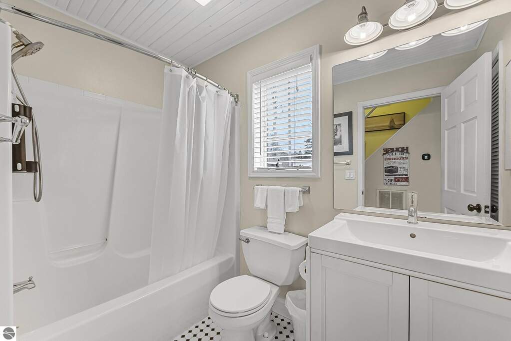 4 Bedroom Single Family Home/House's Image 34