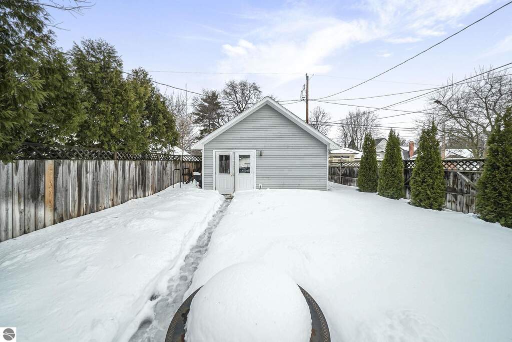 3 Bedroom Single Family Home/House's Image 28