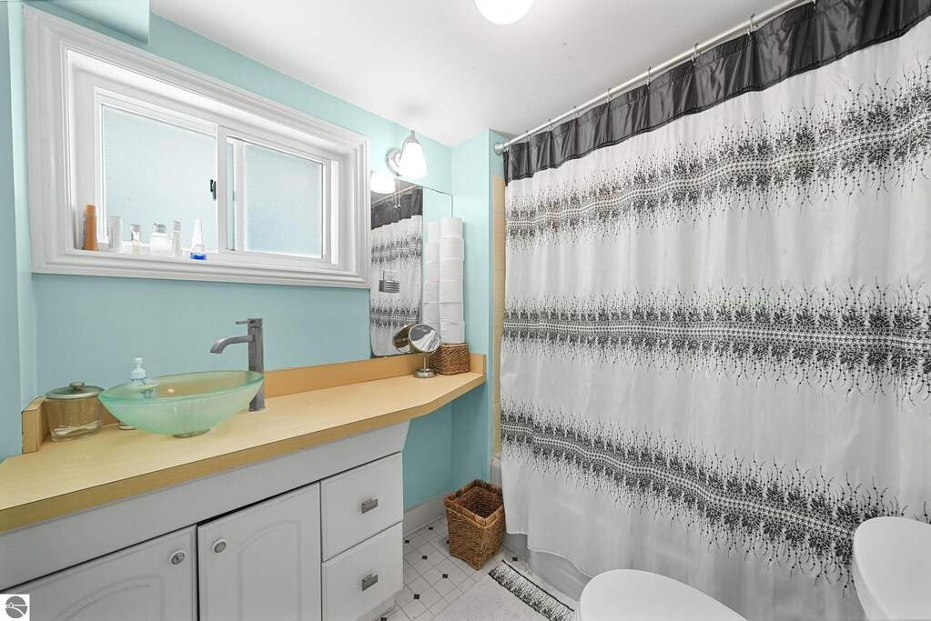 3 Bedroom Single Family Home/House's Image 3
