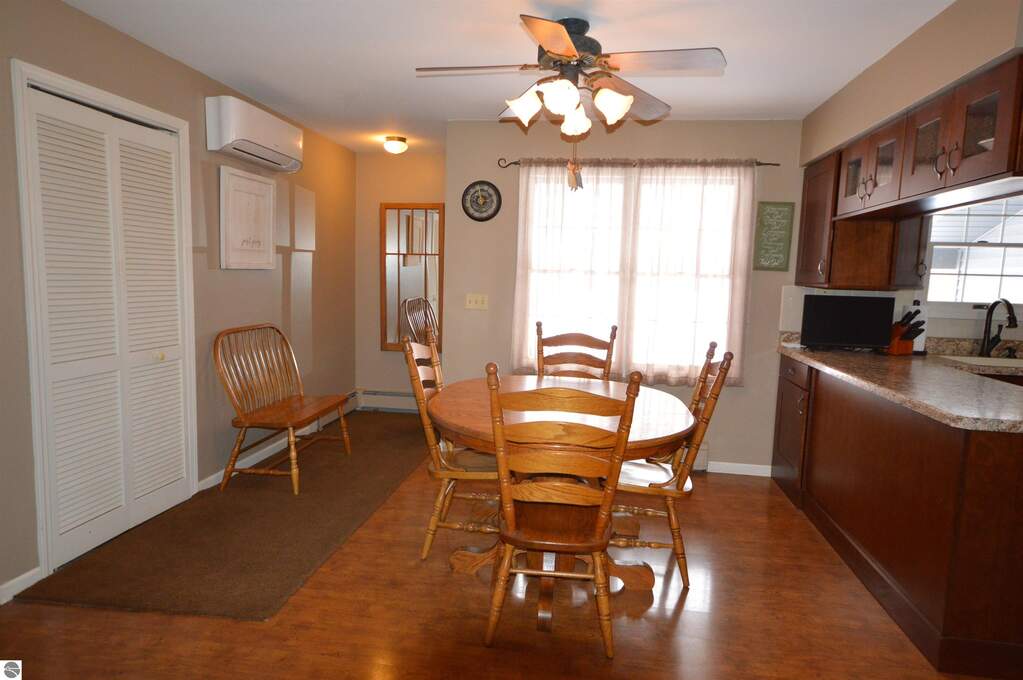 4 Bedroom Single Family Home/House's Image 9
