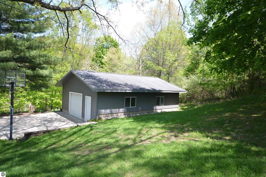 4 Bedroom Single Family Home/House's Image 26