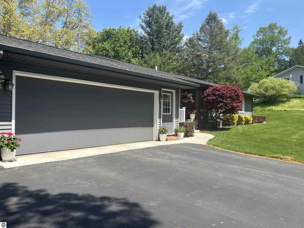 4 Bedroom Single Family Home/House's Image 36