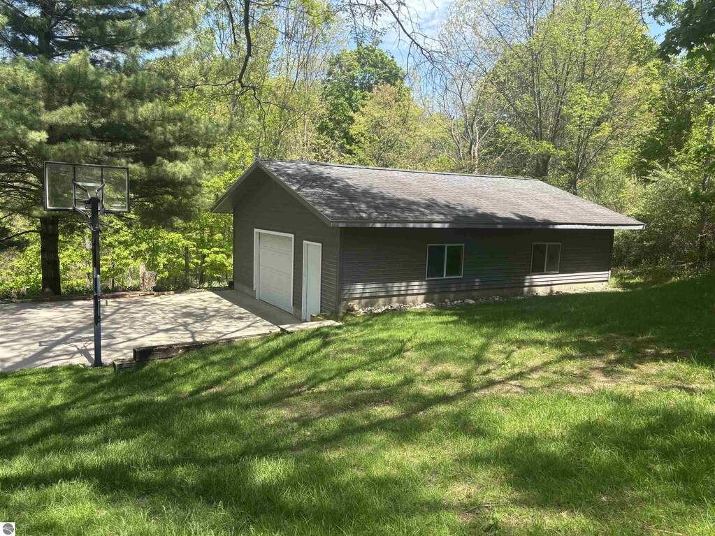 4 Bedroom Single Family Home/House's Image 40
