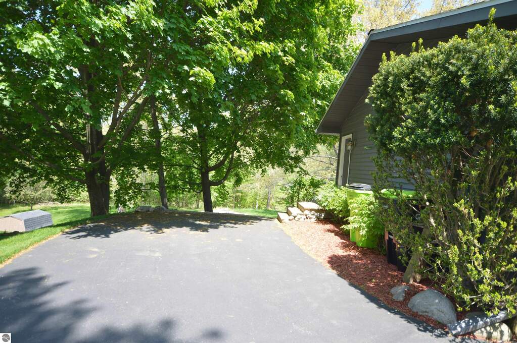 4 Bedroom Single Family Home/House's Image 3