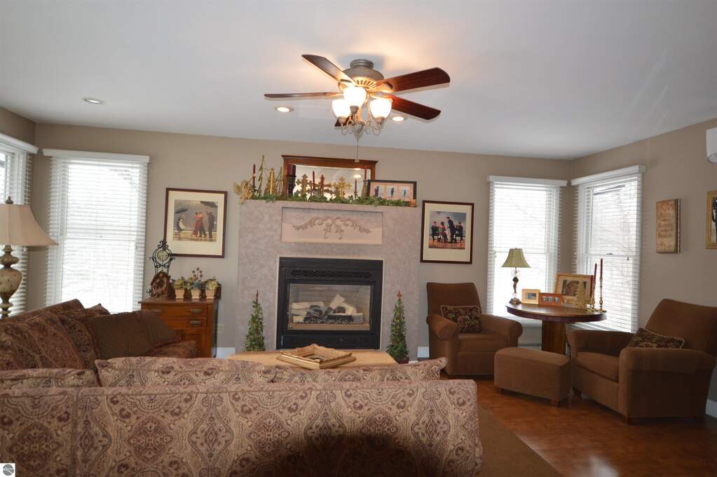 4 Bedroom Single Family Home/House's Image 6