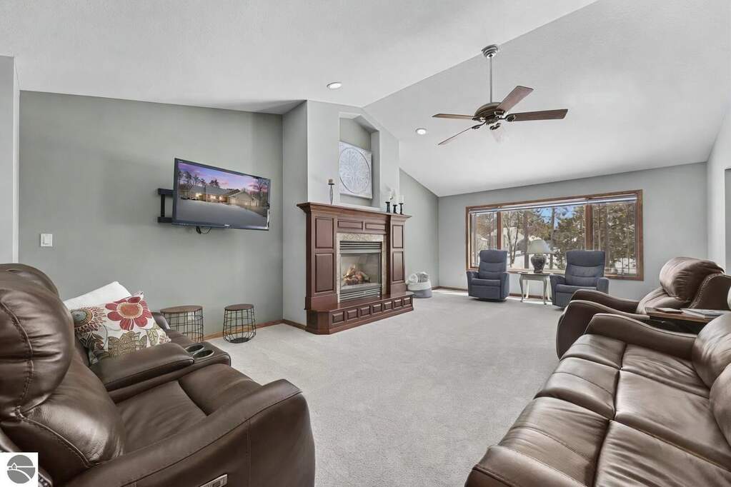3 Bedroom Single Family Home/House's Image 8