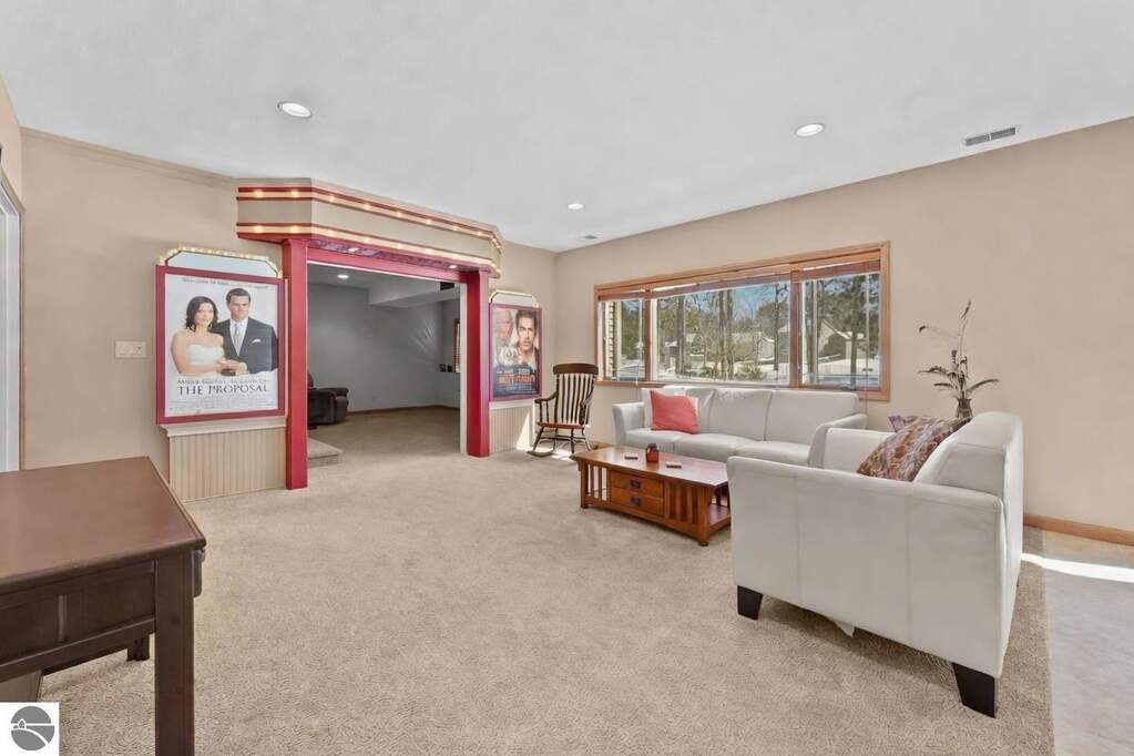 3 Bedroom Single Family Home/House's Image 38