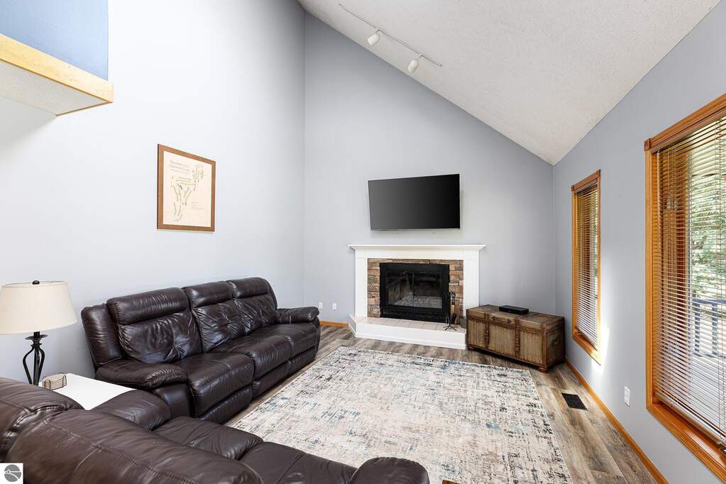 5 Bedroom Single Family Home/House's Image 9