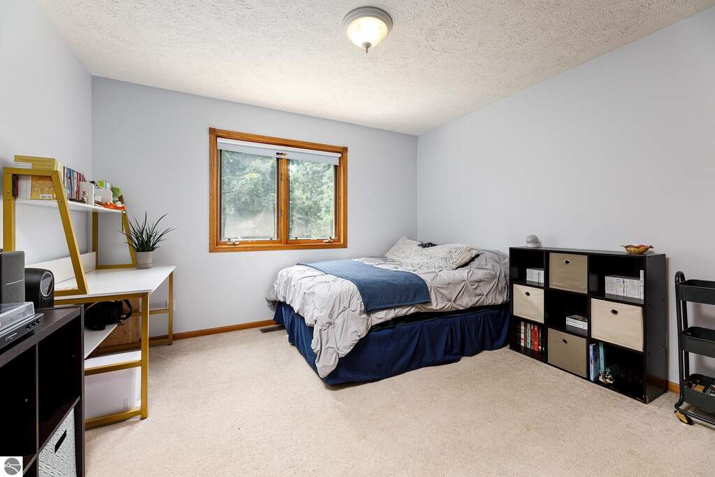 5 Bedroom Single Family Home/House's Image 19