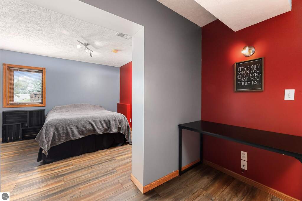 5 Bedroom Single Family Home/House's Image 22