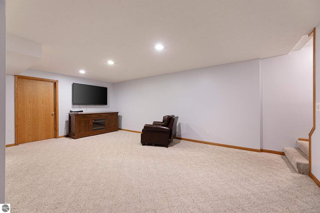 5 Bedroom Single Family Home/House's Image 26