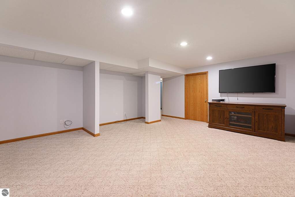 5 Bedroom Single Family Home/House's Image 27