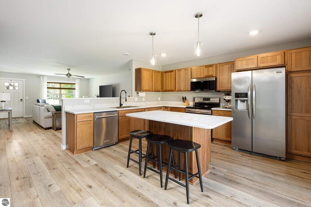 5 Bedroom Single Family Home/House's Image 7