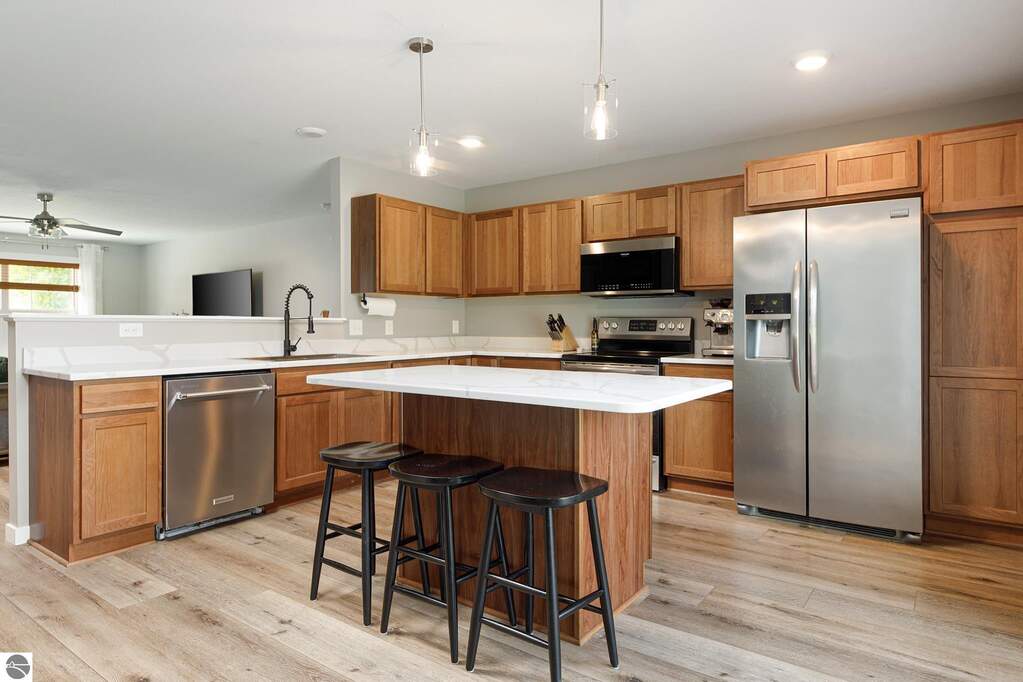5 Bedroom Single Family Home/House's Image 8
