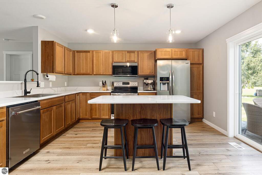 5 Bedroom Single Family Home/House's Image 9