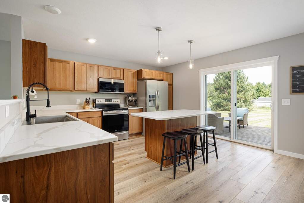 5 Bedroom Single Family Home/House's Image 10