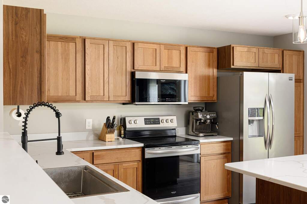 5 Bedroom Single Family Home/House's Image 11