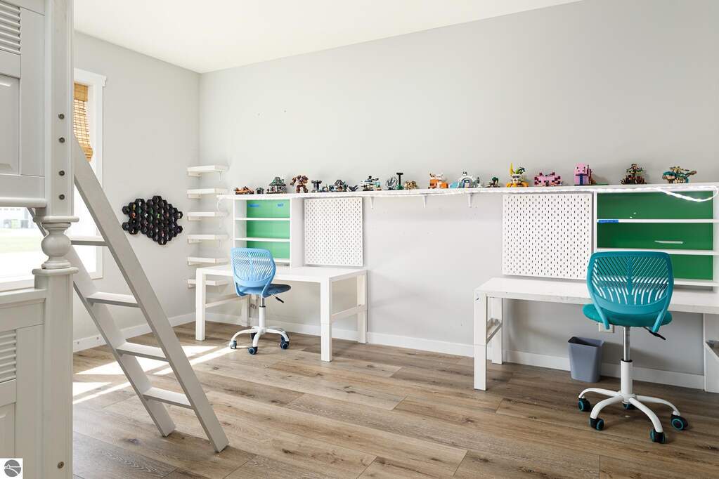 5 Bedroom Single Family Home/House's Image 18