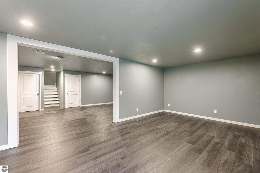 5 Bedroom Single Family Home/House's Image 34