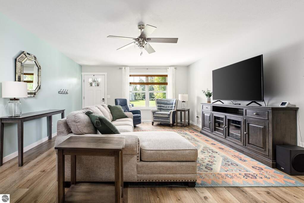 5 Bedroom Single Family Home/House's Image 5
