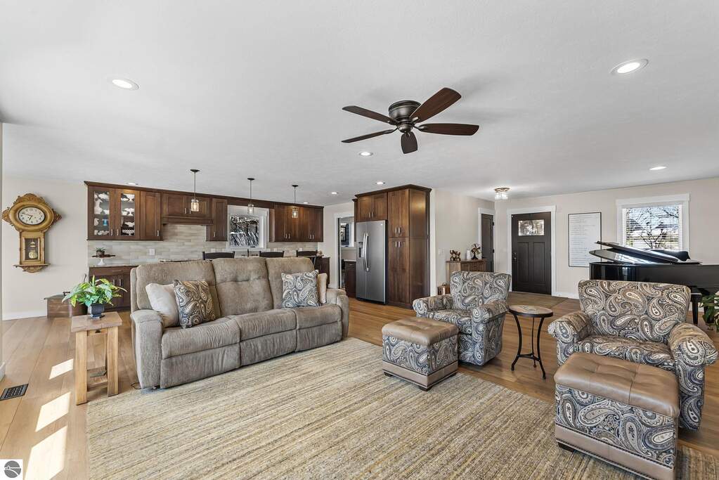 4 Bedroom Single Family Home/House's Image 10